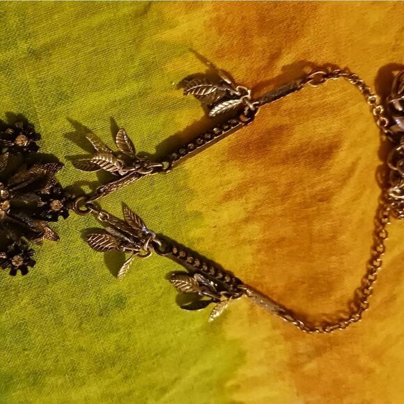 16" necklace with a rhinestone flower pendant - Picture 11 of 11